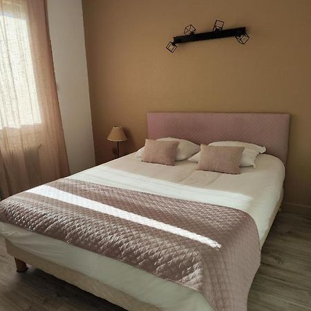 Le Sporting Hotel Beaumont-sur-Leze Buitenkant foto