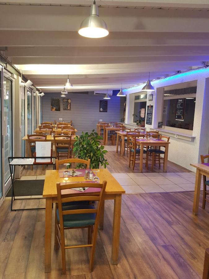 Le Sporting Hotel Beaumont-sur-Leze Buitenkant foto