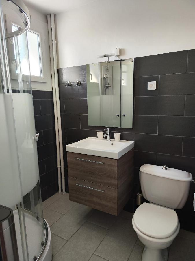 Le Sporting Hotel Beaumont-sur-Leze Buitenkant foto