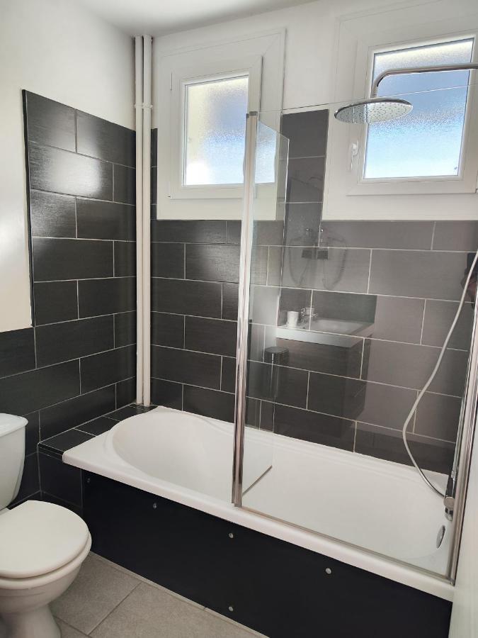Le Sporting Hotel Beaumont-sur-Leze Buitenkant foto