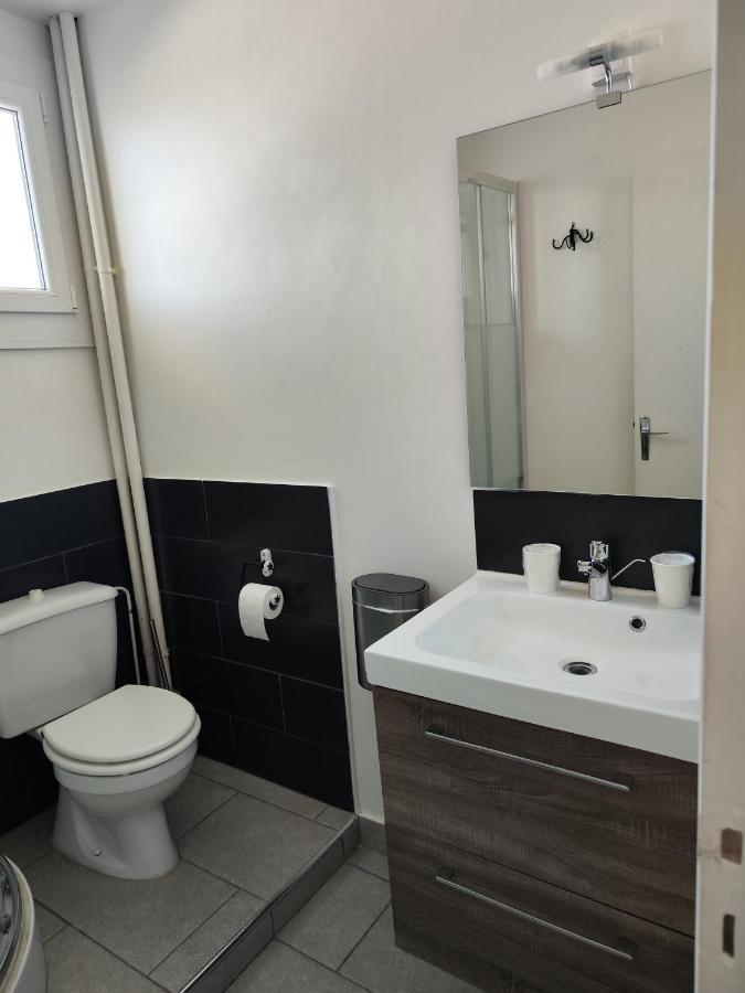 Le Sporting Hotel Beaumont-sur-Leze Buitenkant foto