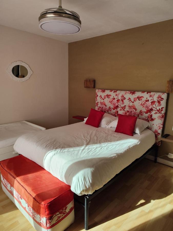 Le Sporting Hotel Beaumont-sur-Leze Kamer foto